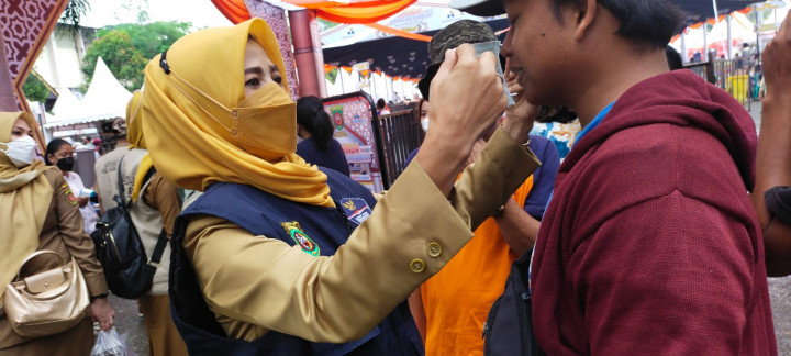 Kegiatan Prokes, Simulasi Parkir dan Alur Keluar Masuk Pengunjung Pasar Ramadhan 1443 H di GOR SEGIRI Kelurahan Bugis