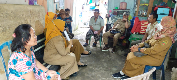 Kunjungan Kasi lingkungan kecamatan Samarinda Kota,Lurah dan kasi Kelurahan Bugis ke RT 06 dan RT 12 persiapan Lomba Kampung Salai (Sampah Bernilai)