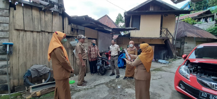 Kunjungan Kasi lingkungan kecamatan Samarinda Kota,Lurah dan kasi Kelurahan Bugis ke RT 06 dan RT 12 persiapan Lomba Kampung Salai (Sampah Bernilai)