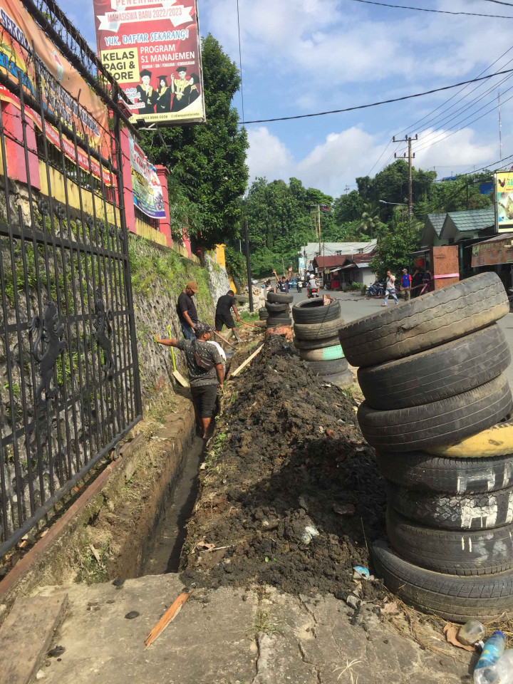 Monitoring pekerjaan Probebaya bidang Infrastruktur di RT 07 (Perbaikan Drainase Jl. WR. Soepratman )