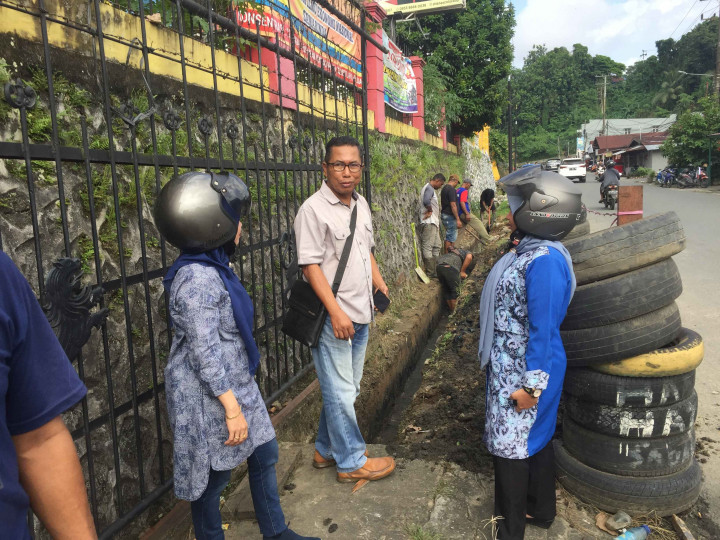 Monitoring pekerjaan Probebaya bidang Infrastruktur di RT 07 (Perbaikan Drainase Jl. WR. Soepratman )