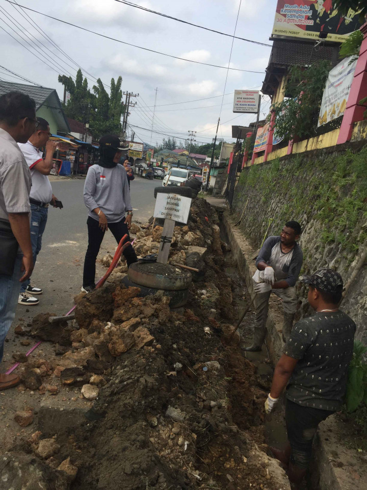 Monitoring pekerjaan Probebaya bidang Infrastruktur di RT 07 (Perbaikan Drainase Jl. WR. Soepratman )