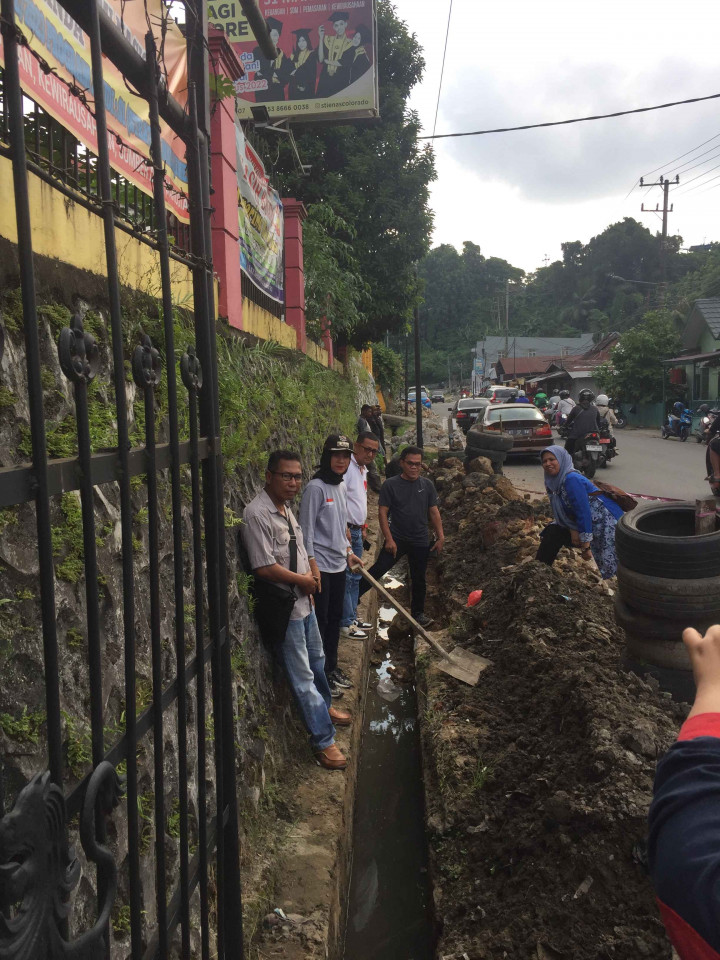 Monitoring pekerjaan Probebaya bidang Infrastruktur di RT 07 (Perbaikan Drainase Jl. WR. Soepratman )
