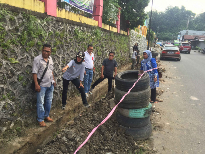 Monitoring pekerjaan Probebaya bidang Infrastruktur di RT 07 (Perbaikan Drainase Jl. WR. Soepratman )