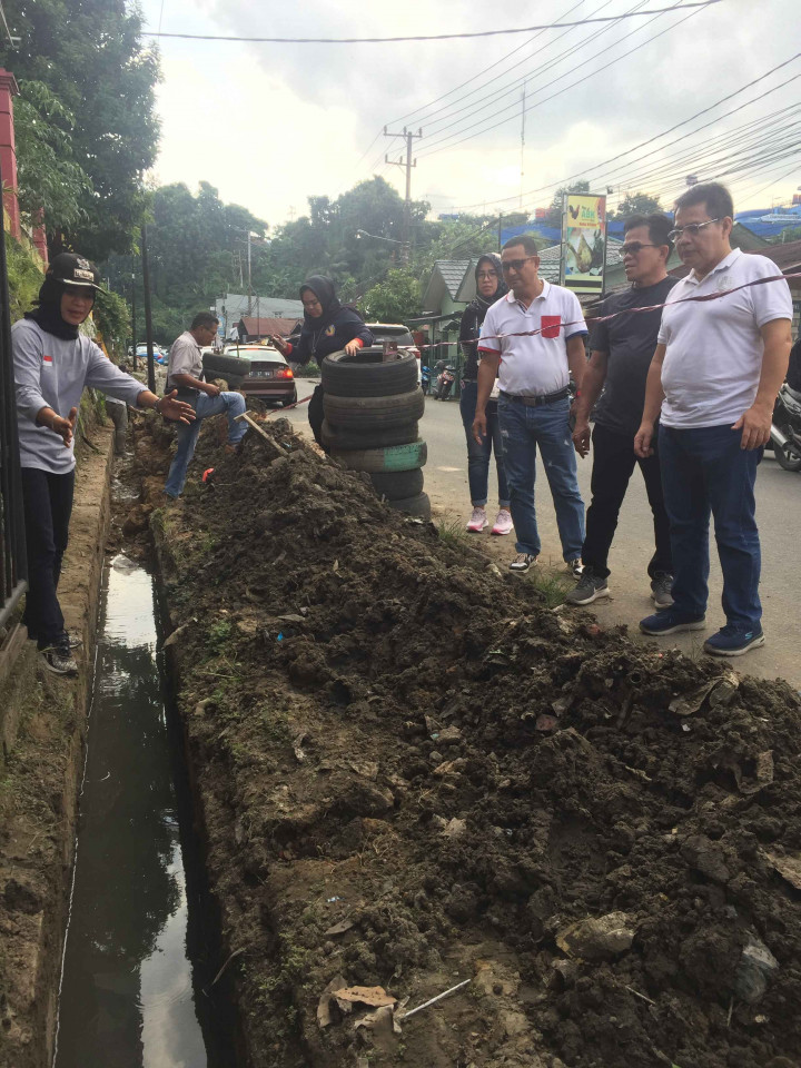 Monitoring pekerjaan Probebaya bidang Infrastruktur di RT 07 (Perbaikan Drainase Jl. WR. Soepratman )