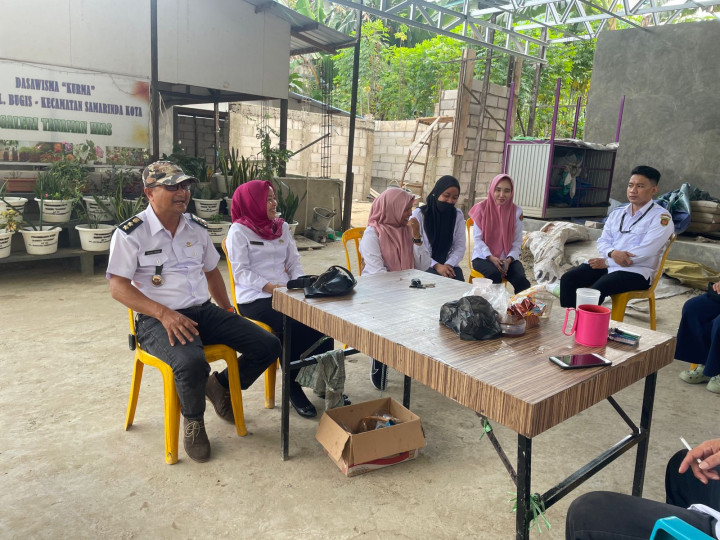 Musyawarah kelurahan tentang Pembentukan Badan Usaha Milik RT bersama RT. 14 berbasis kelurahan