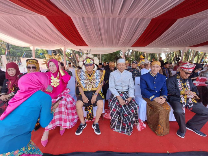 Upacara Pengibaran dan Penurunan Sangsaka Merah Putih di GOR SEGIRI dalam Rangka Peringatan HUT RI Ke - 78