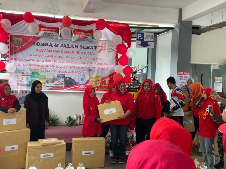 Penyerahan Hadiah Lomba Posyandu Bayi dan Balita Sehat Tingkat Kecamatan Samarinda Kota