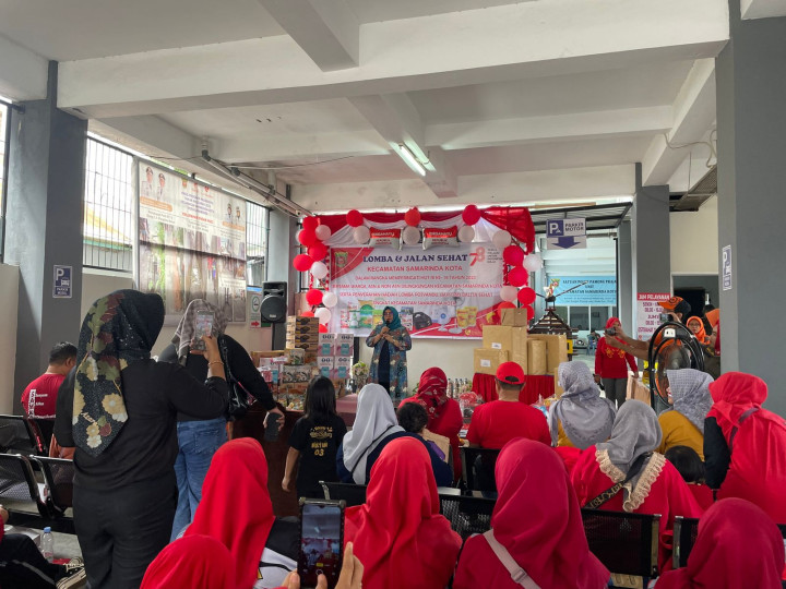 Penyerahan Hadiah Lomba Posyandu Bayi dan Balita Sehat Tingkat Kecamatan Samarinda Kota
