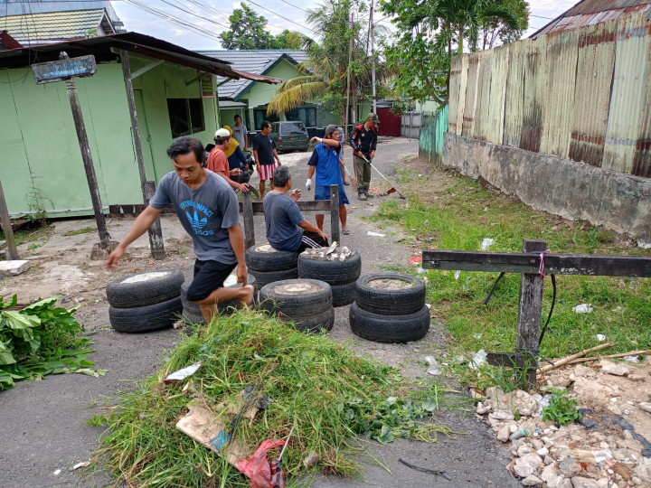 Kegiatan gotong royong minggu 10/9/2023 bersama-sama warga di beberapa RT