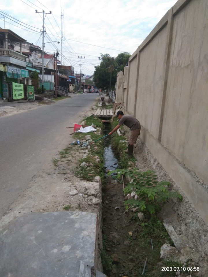 Kegiatan gotong royong minggu 10/9/2023 bersama-sama warga di beberapa RT