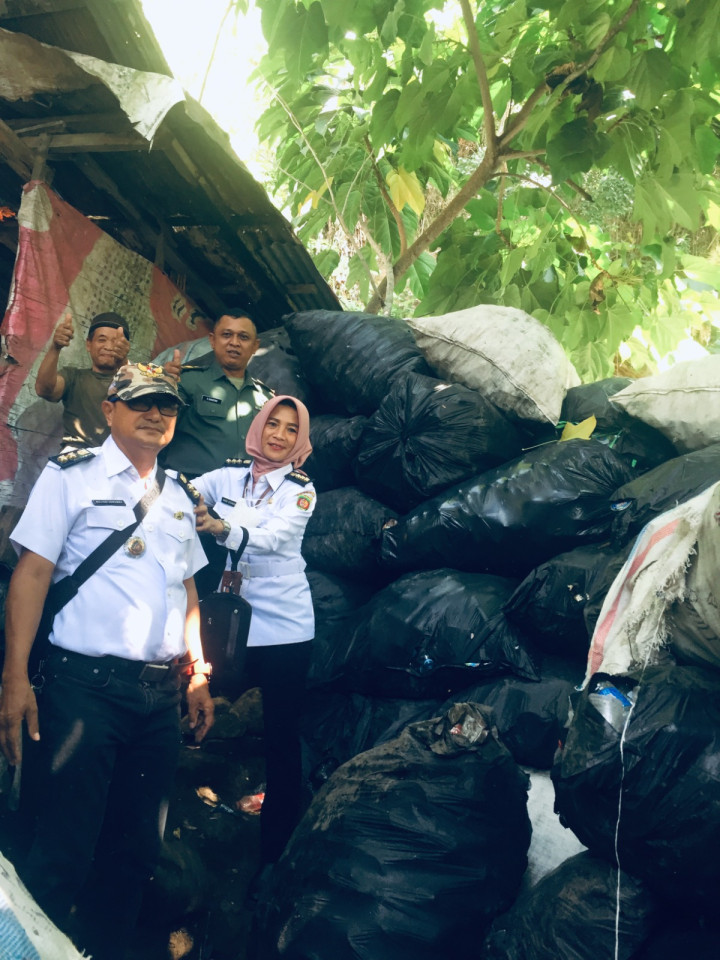 Pembinaan Kampung Salai bersama Camat Samarinda Kota beserta jajaran Kecamatan Samarinda kota di wilayah RT. 06 dan RT. 016 Kelurahan Bugis.