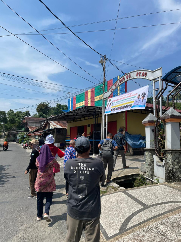 Sambutan Rombongan Tim Penilai Tingkat Kota Kampung Salai dan Bank Sampah Manunggal Nawasena