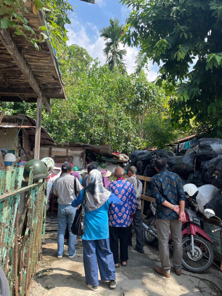 Sambutan Rombongan Tim Penilai Tingkat Kota Kampung Salai dan Bank Sampah Manunggal Nawasena