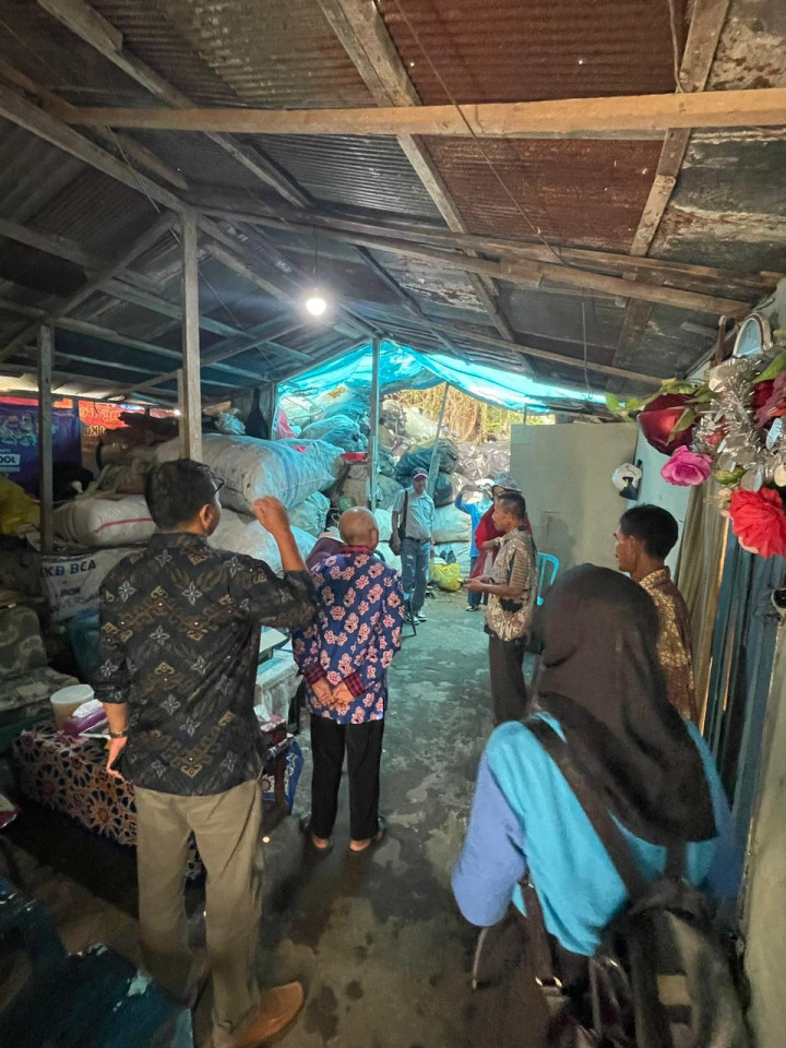 Sambutan Rombongan Tim Penilai Tingkat Kota Kampung Salai dan Bank Sampah Manunggal Nawasena