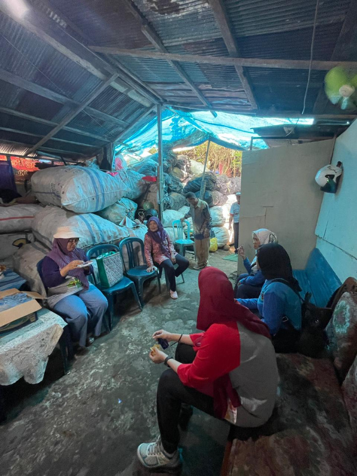 Sambutan Rombongan Tim Penilai Tingkat Kota Kampung Salai dan Bank Sampah Manunggal Nawasena