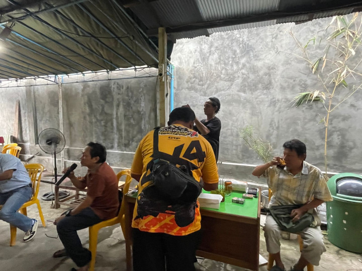 Rembuk Warga RT. 08 pada hari Jumat, 15 Desember 2023 pukul 16.00 sampai selesai dalam Penyusunan Probebaya 2024 -2025 dan Musrembang 2025