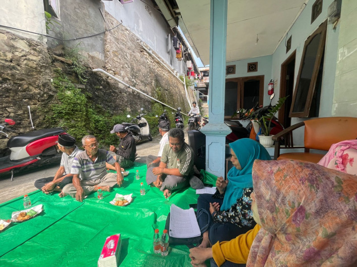 Rembuk Warga RT. 12 pada hari Sabtu, 16 Desember 2023 pukul 08.00 sampai selesai dalam Penyusunan Probebaya 2024 -2025 dan Musrembang 2025