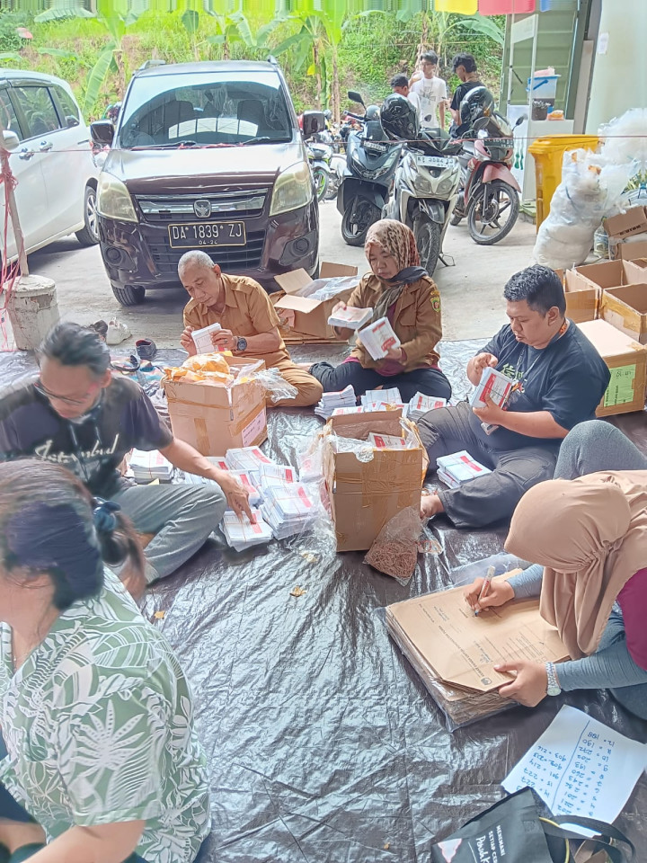 Kegiatan Penyotiran, Penghitungan, Pengesetan, dan Pengepakan Logistik Pemilu Tahun 2024