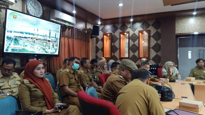 Menghadiri Rapat Penyelarasan Pelaksanaan Kegiatan Probebaya berdasarkan Inputan Probebaya di SIPD RI diruang Rapat Bappedalitbang Kota Samarinda