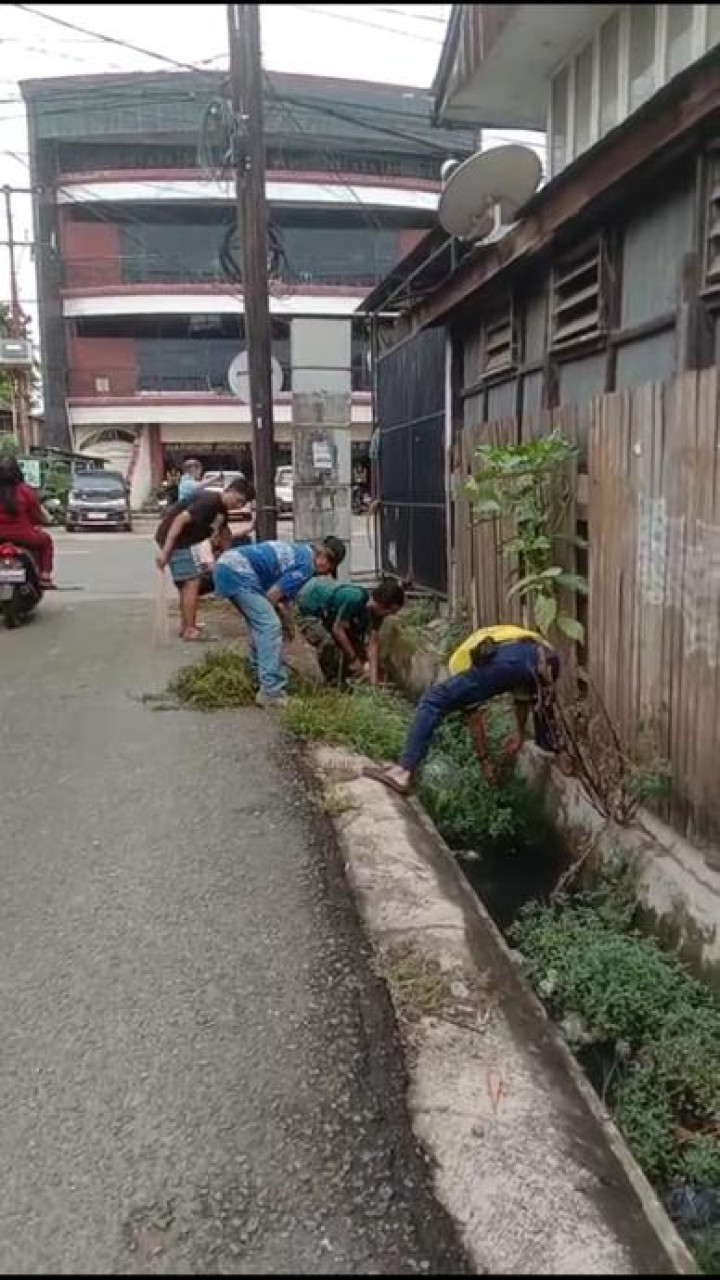 Kegiatan Sabtu Pagi Gotong Royong di Lingkungan RT. 01 Jalan Merah Delima