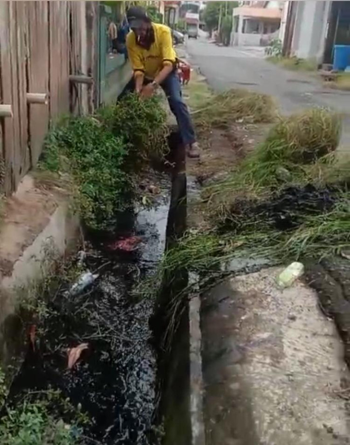 Kegiatan Sabtu Pagi Gotong Royong di Lingkungan RT. 01 Jalan Merah Delima