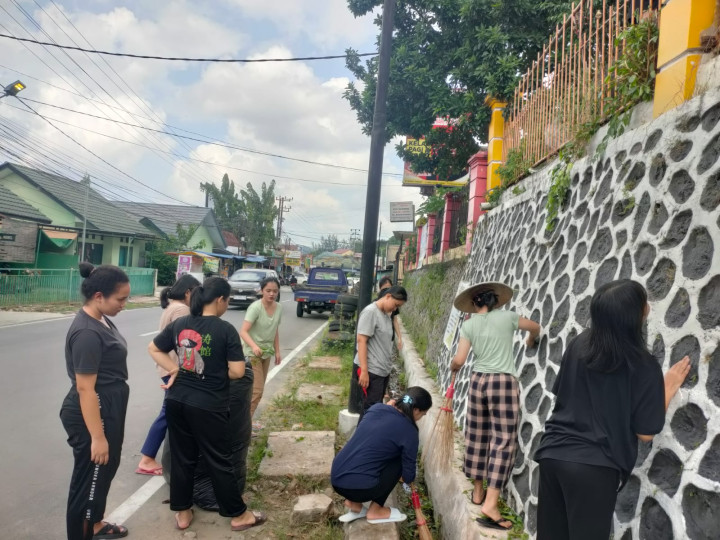 Kegiatan Sabtu Pagi Gotong Royong di Lingkungan RT. 07 Jalan WR. Soepratman