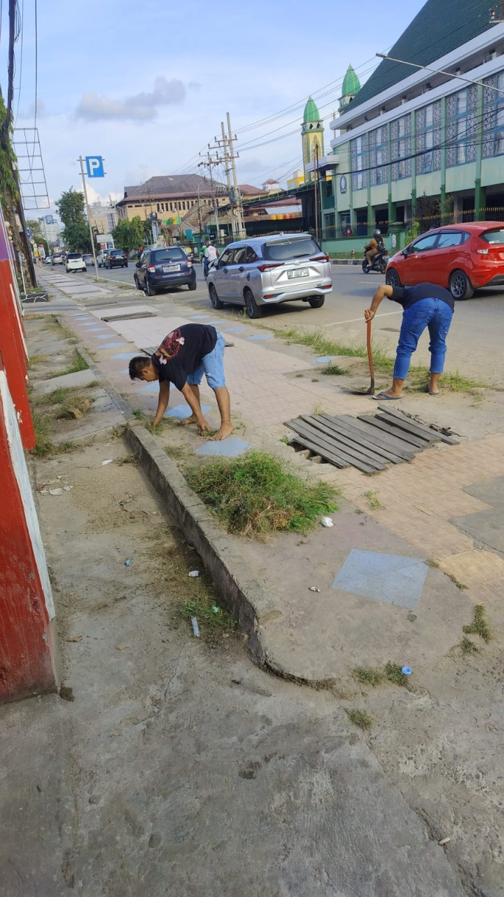 Kegiatan Sabtu Pagi Gotong Royong di Lingkungan RT. 07 Jalan WR. Soepratman