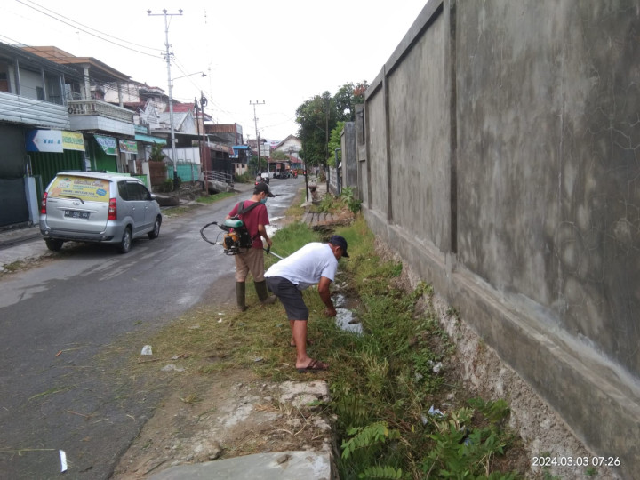 Kegiatan Sabtu Pagi Gotong Royong di Lingkungan RT. 08 Jalan Pirus