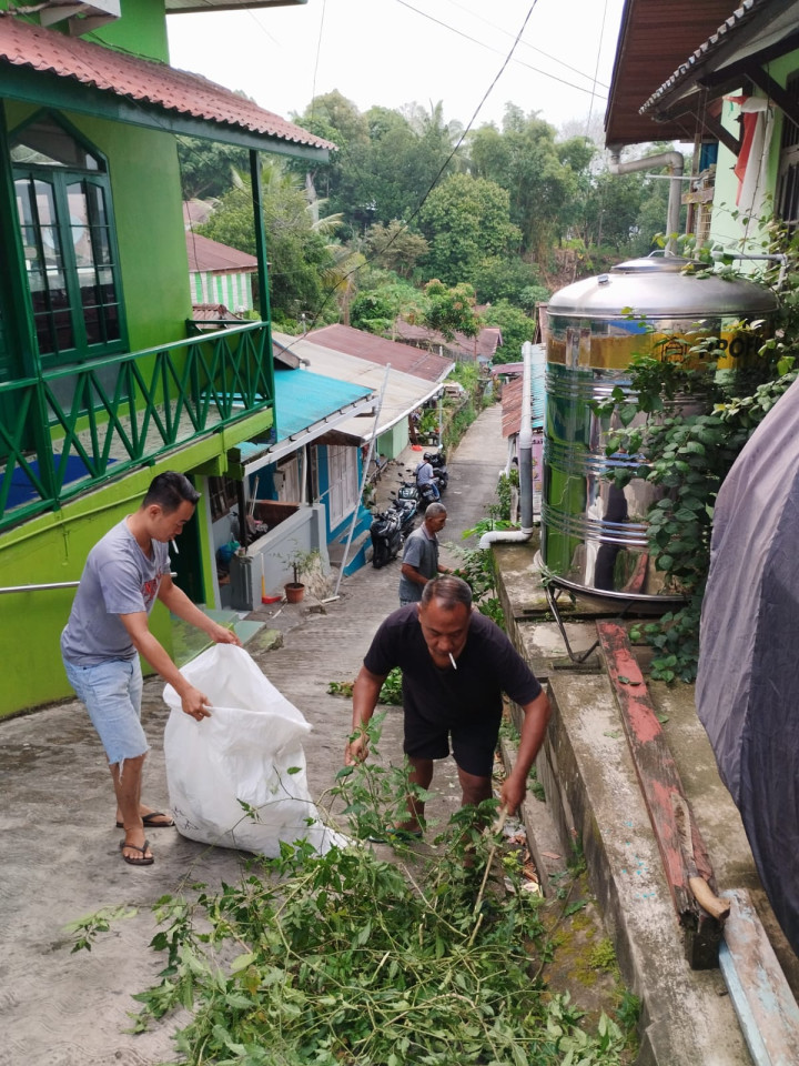 Kegiatan Sabtu Pagi Gotong Royong di Lingkungan RT. 13 Jalan KS. Tubun Gang 7