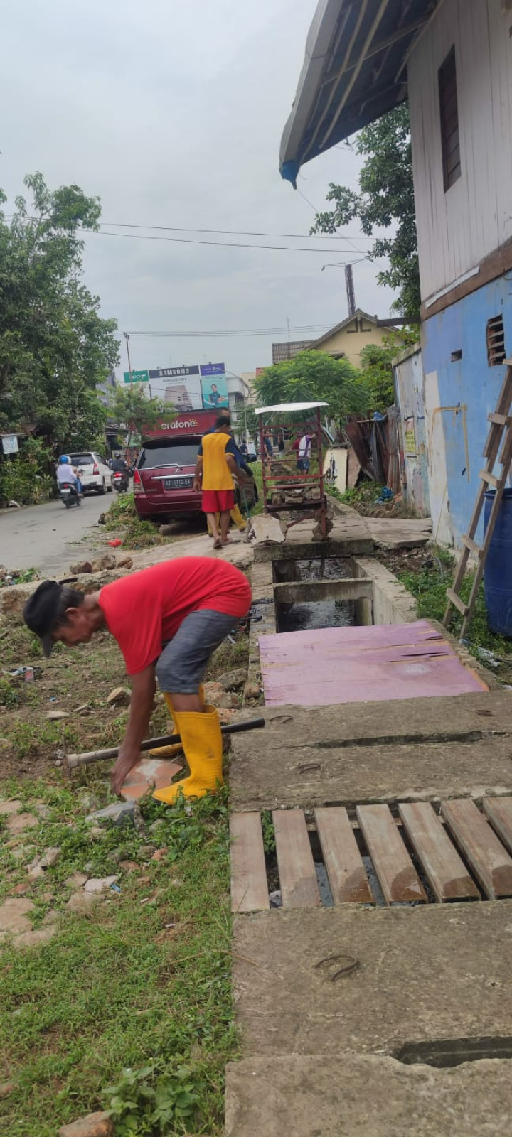 Kegiatan Sabtu Pagi Gotong Royong di Lingkungan RT. 16 Jalan Stadion Timur