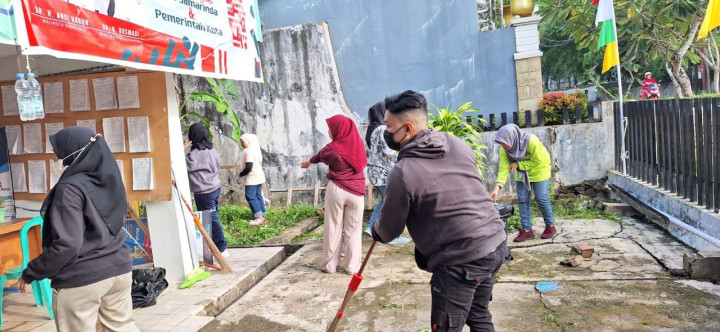 Kegiatan Gotong Royong Kantor Kelurahan Bugis