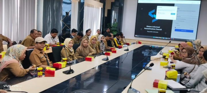 Rapat Coaching Clinic Penatausahaan SIPD RI Dana Probbeya Tahun 2024 di BPKAD Kota Samarinda