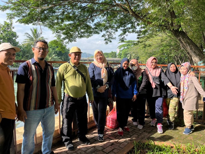 Kegiatan Gotong Royong dan Susur Sungai Karang Mumus bersama Camat Samarinda Kota