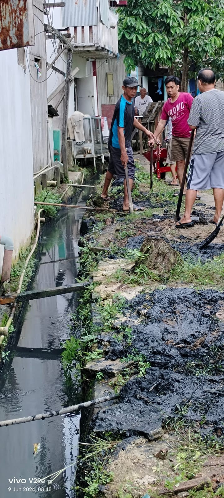 Kegiatan Gotong Royong di Lingkungan RT. 09 dan RT. 15 Kelurahan Bugis