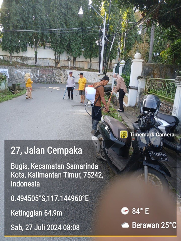 Kegiatan Gotong Royong di Lingkungan RT. 05 Kelurahan Bugis