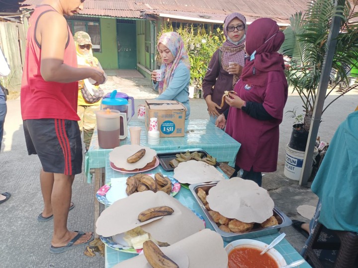 Kegiatan Gotong Royong di Lingkungan RT. 18 Kelurahan Bugis