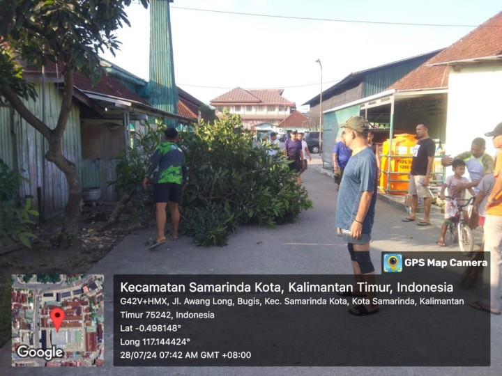 Kegiatan Gotong Royong di Lingkungan RT. 18 Kelurahan Bugis