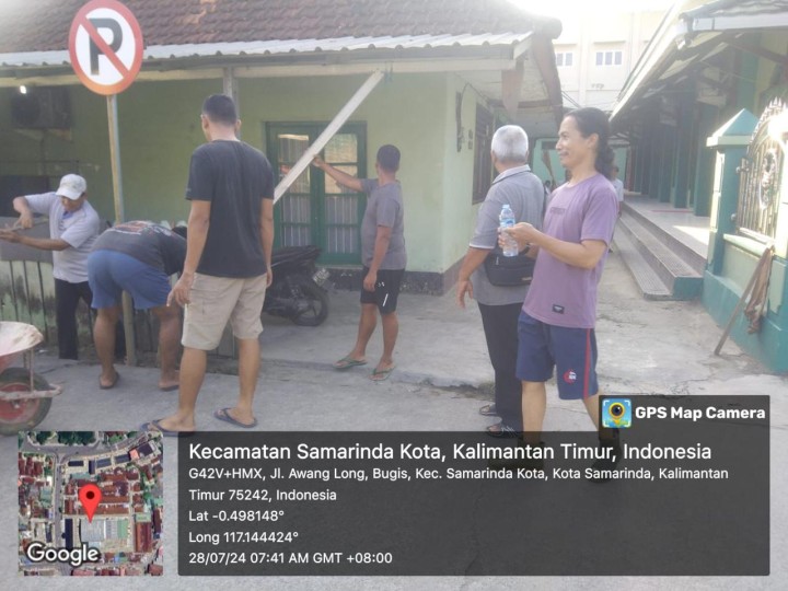 Kegiatan Gotong Royong di Lingkungan RT. 18 Kelurahan Bugis