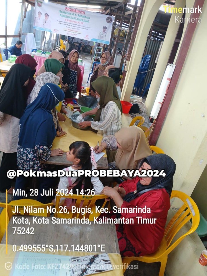 Sosialisasi dan Pelatihan Pembuatan Amplang RT. 08 Kelurahan Bugis