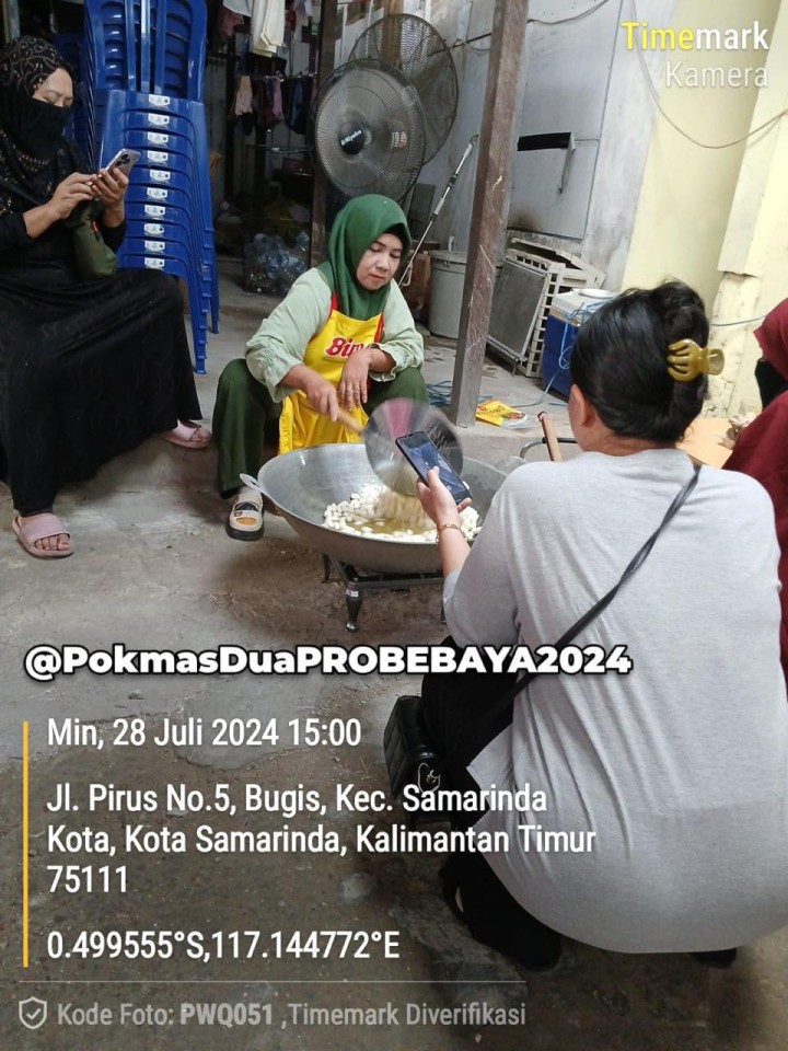 Sosialisasi dan Pelatihan Pembuatan Amplang RT. 08 Kelurahan Bugis