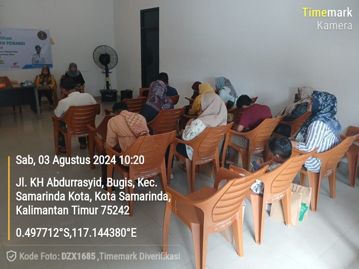 Sosialisasi dan pelatihan pembuatan deterjen dan pewangi yang diadakan di lingkungan RT.19 Kelurahan Bugis