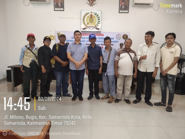 Serah terima barang sub kegiatan pembangunan sarana prasarana dan pemberdayaan masyarakat di lingkungan RT se-Kelurahan Bugis