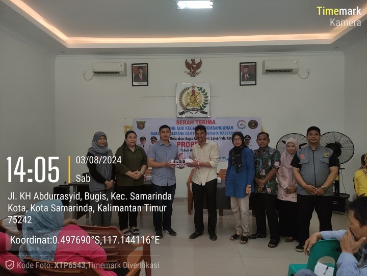Serah terima barang sub kegiatan pembangunan sarana prasarana dan pemberdayaan masyarakat di lingkungan RT se-Kelurahan Bugis
