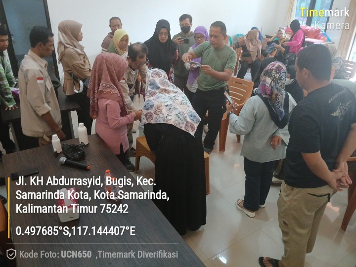 Penutupan Sosialisasi dan pelatihan pembuatan deterjen dan pewangi di lingkungan RT.19 Kelurahan Bugis