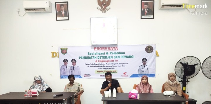 Penutupan Sosialisasi dan pelatihan pembuatan deterjen dan pewangi di lingkungan RT.19 Kelurahan Bugis