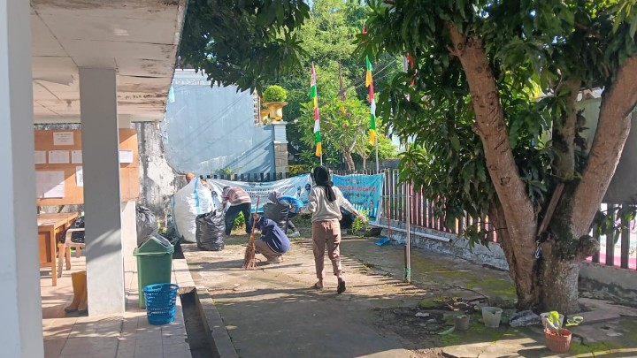 Kegiatan Kerja Bakti di lingkungan Kelurahan Bugis