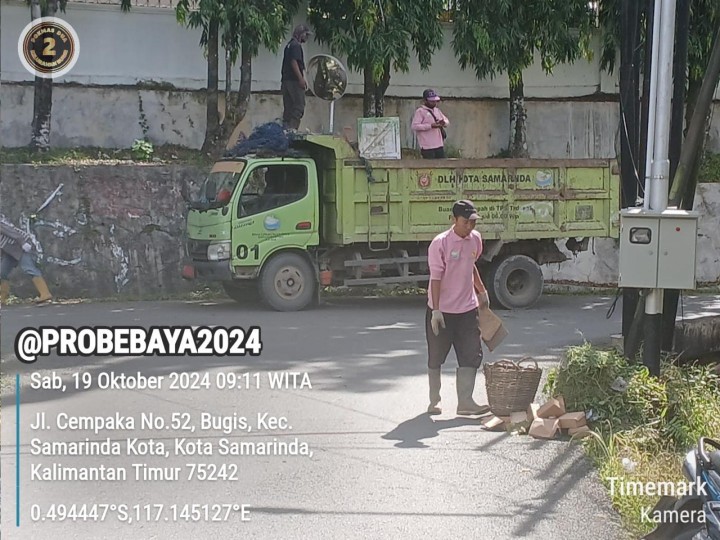 Kegiatan Gotong Royong RT. 05 dan RT. 08 di Lingkungan Kelurahan Bugis