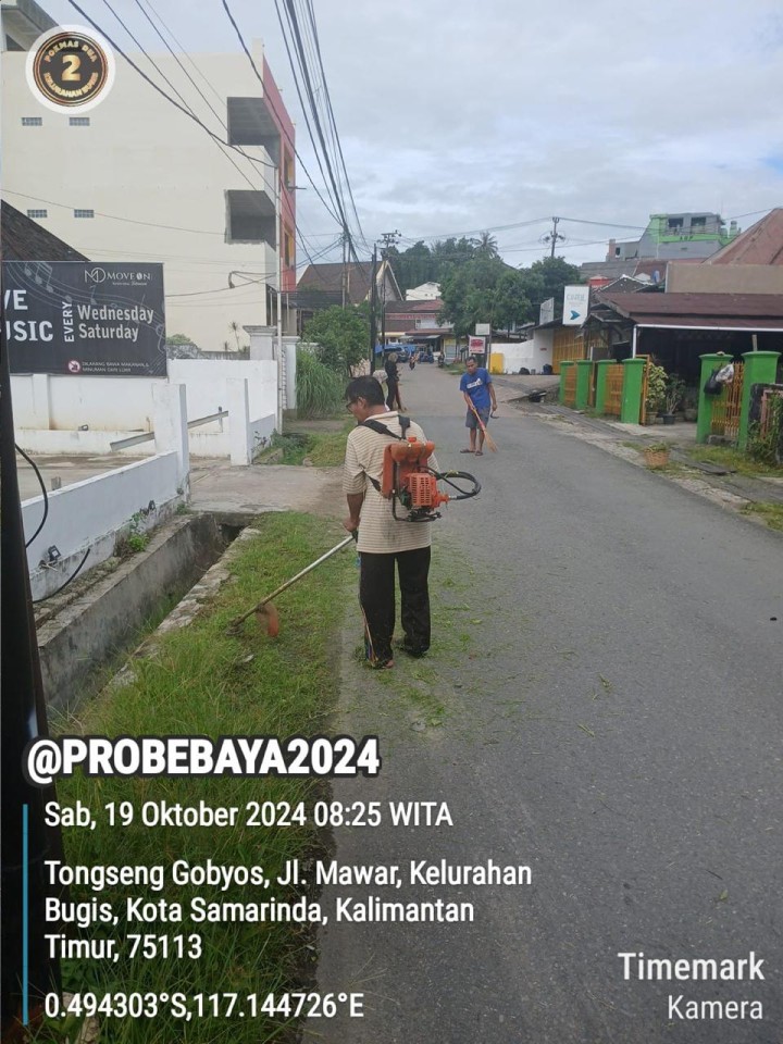 Kegiatan Gotong Royong RT. 05 dan RT. 08 di Lingkungan Kelurahan Bugis