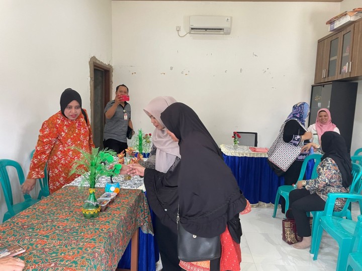 Kegiatan Monitoring dan Evaluasi (Monev) BUMRT Serimpi RT. 06 Kelurahan Bugis